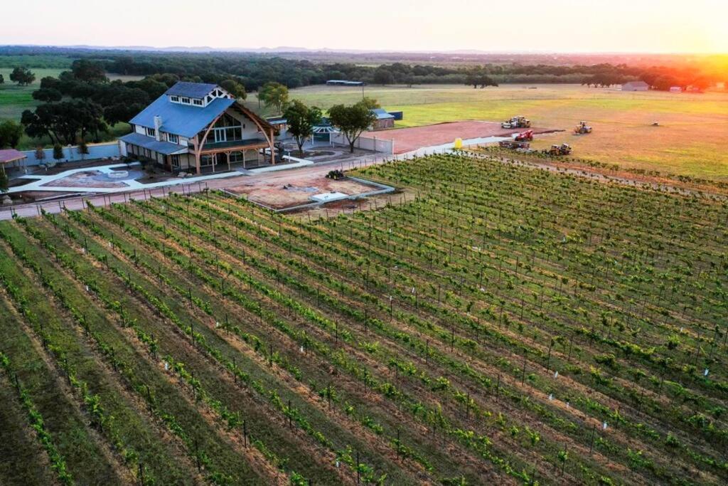The Container Retreat @ 290 Wine Trail #9 Get Away Today! Hye Exteriör bild